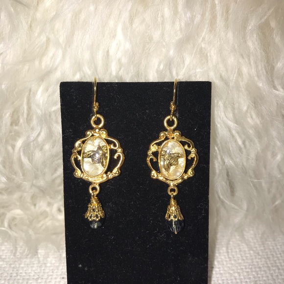 Bee golden earrings - Picture 2 of 3